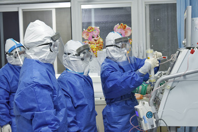 2020年2月，esb世博网医疗医护人员在武汉一线积极参与救治。